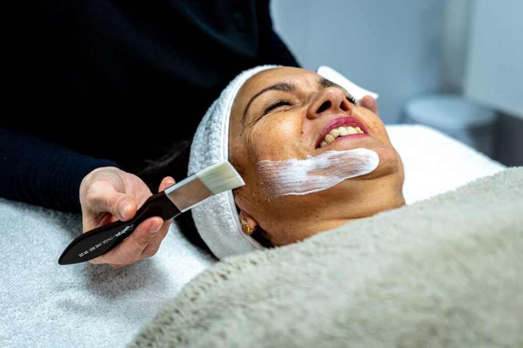La Lámpara de Wood  Facial de spa, Productos para la piel, Tratamientos  faciales